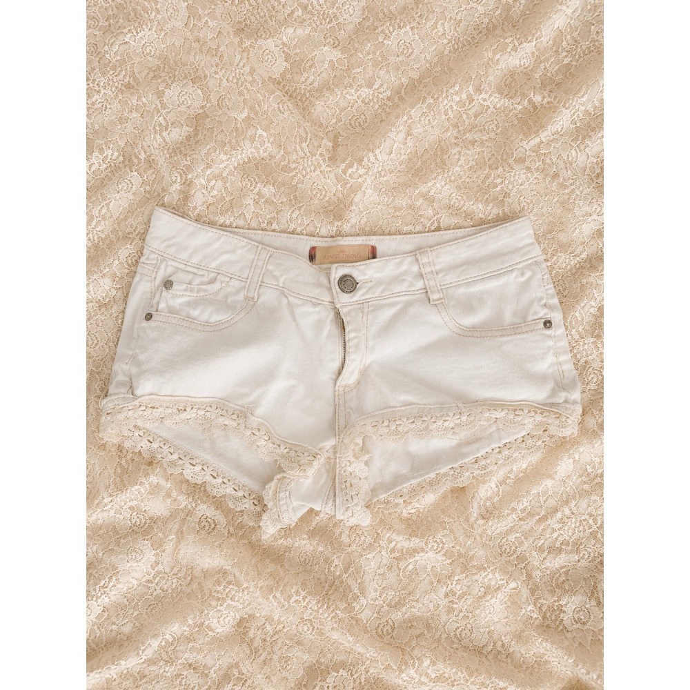 Y2K White Denim Shorts Floral Lace Low Rise 9 Boho Festival Coquette Cottagecore